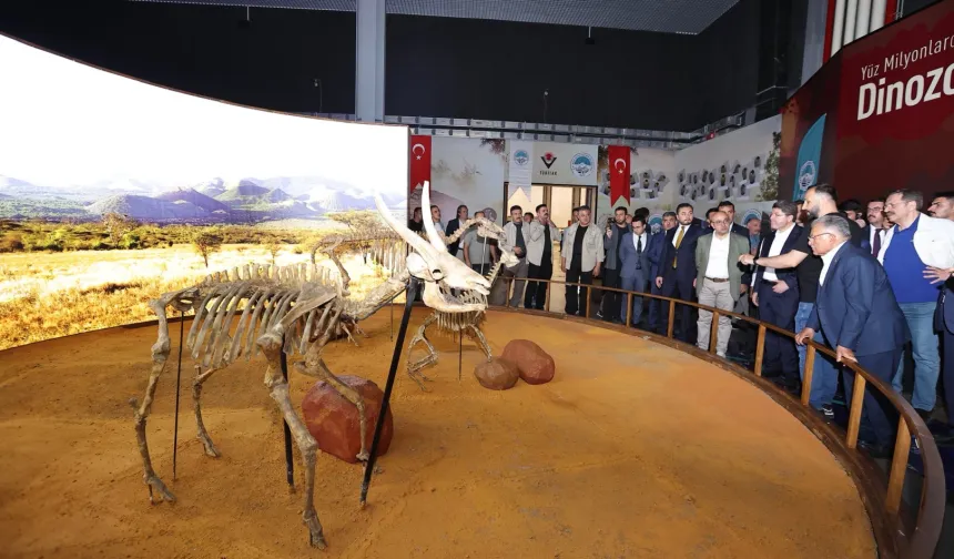 Kayseri Büyükşehir'den Adalet Bakanı'na fosil sunumu