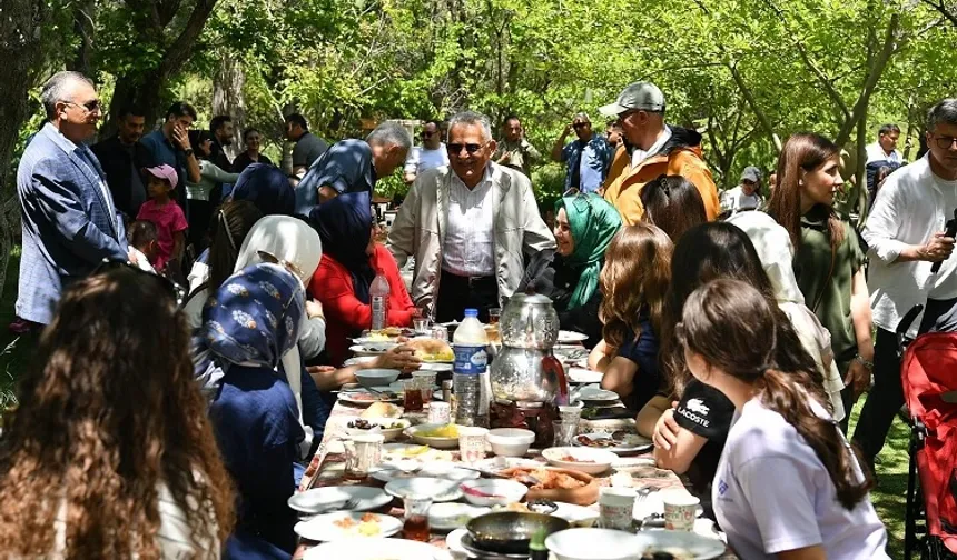 Kayseri protokolünden Soğanlı Vadisi çıkarması
