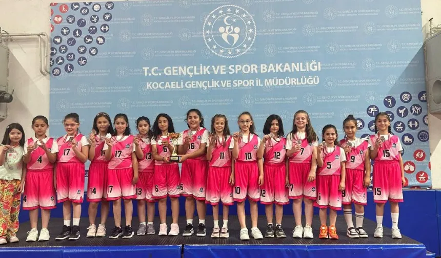 Kocaeli Çayırova’nın minikleri madalyaya doymuyor