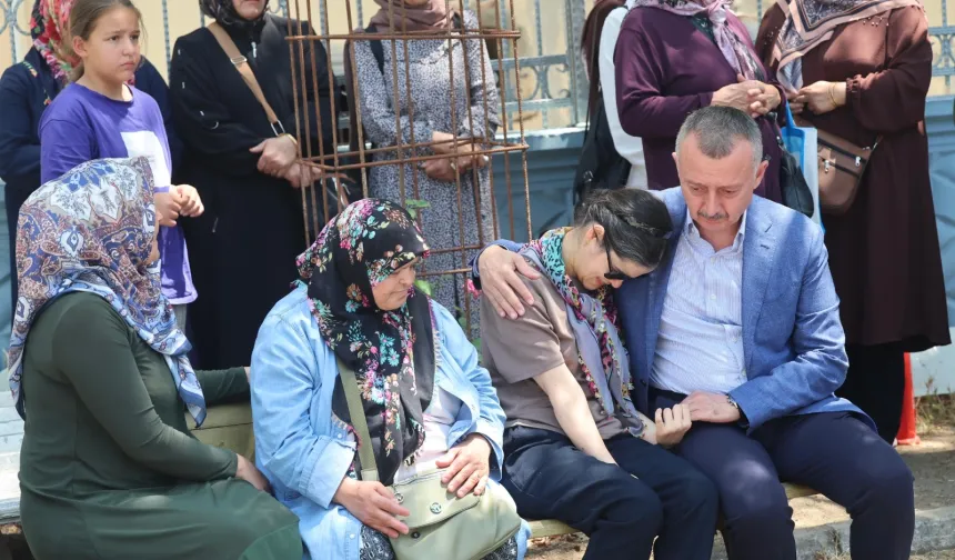 Kocaeli'de Başkan Büyükakın, Gülşah'ı acı gününde yalnız bırakmadı