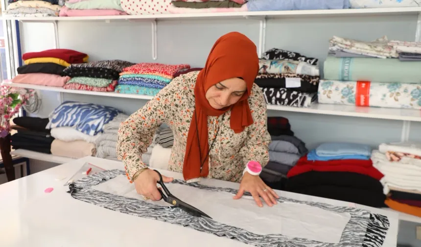 Kursla başladı, kendi atölyesini kurdu