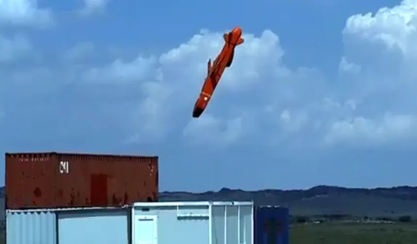 Milli seyir füzesi SOM, yerli turbojet motorla hedefi tam isabet vurdu