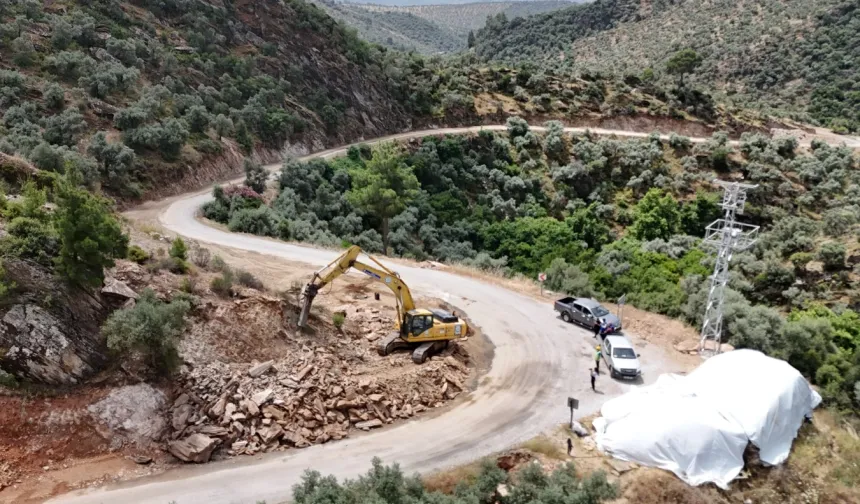 Muğla kırsalında yol genişletme sürüyor