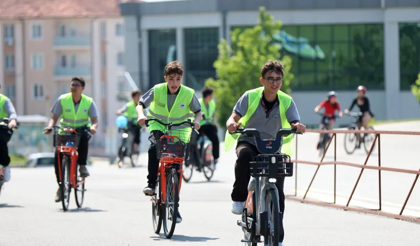 Sakarya'da pedallar Ayçiçeği Bisiklet Vadisi’nde döndü