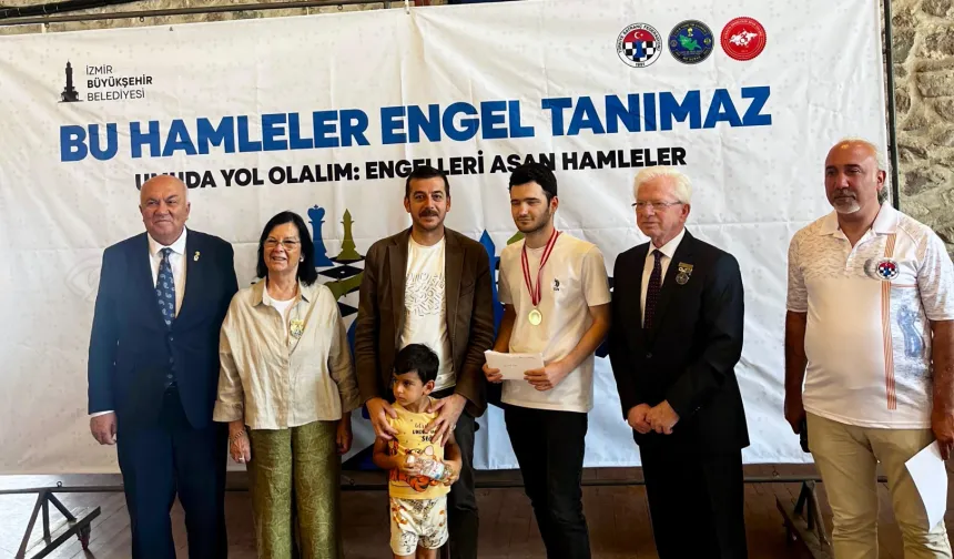 Satranç turnuvasında hamleler engelleri aştı