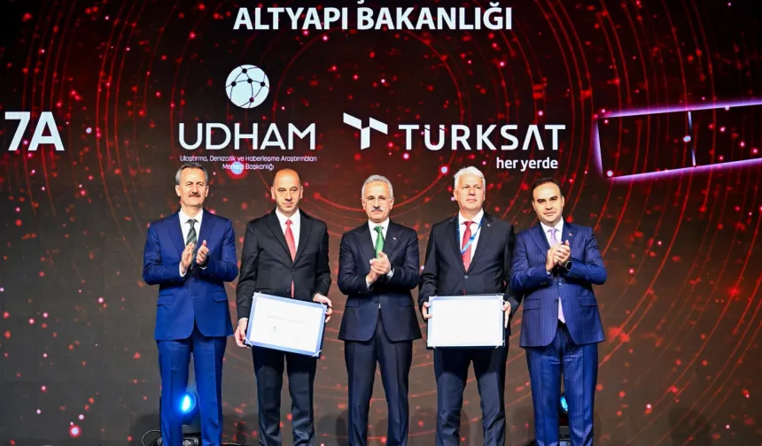 Uzayda Güçlü Türkiye... İmzalar TÜRKSAT 7A için atıldı