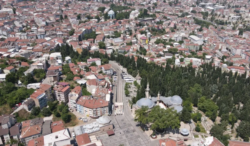 Yeşil’den Emirsultan’a tarihi yolculuk başlıyor