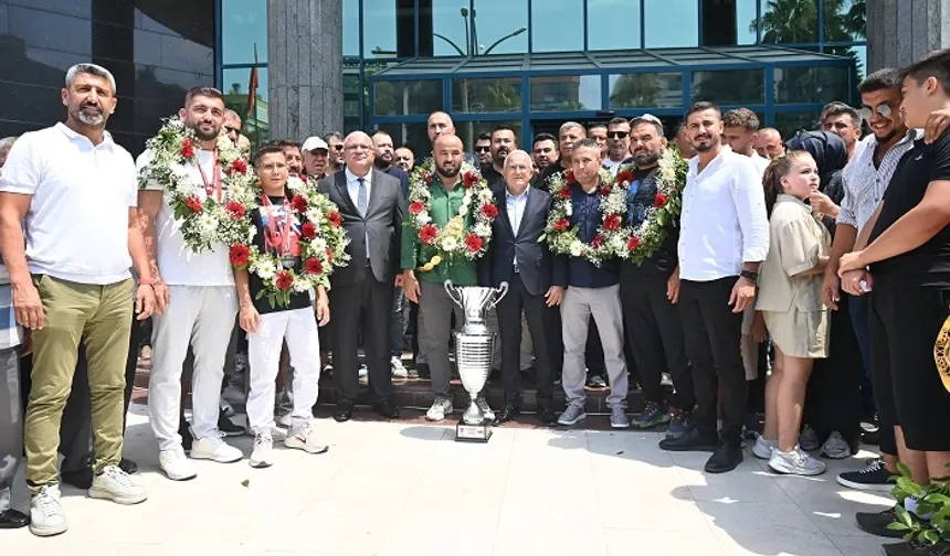 Antalya Kumluca'nın gururları törenle karşılandı