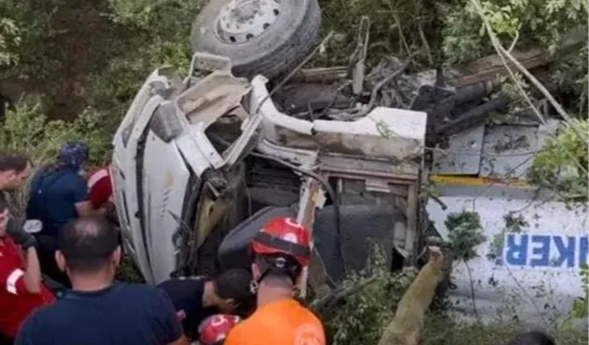 Bursa Kestel'de yangına su taşıyan tanker devrildi: 3 ölü