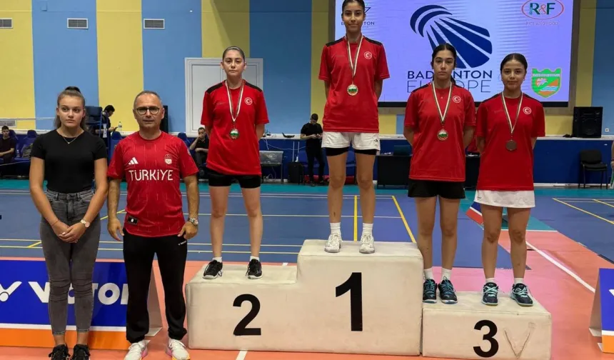 Bursa Osmangazili badmintonculardan gururlandıran başarı