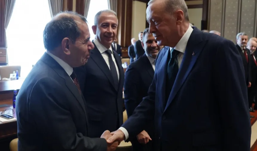 Cumhurbaşkanı Erdoğan, Galatasaray Başkanı Özbek’i hastanede ziyaret etti