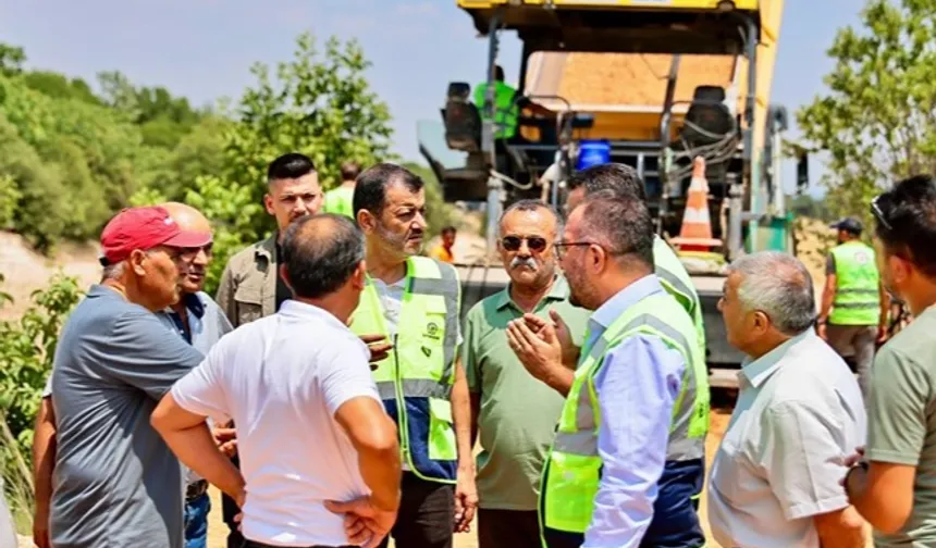 Denizli'de kırsal yollarda asfalt çalışmaları sürüyor