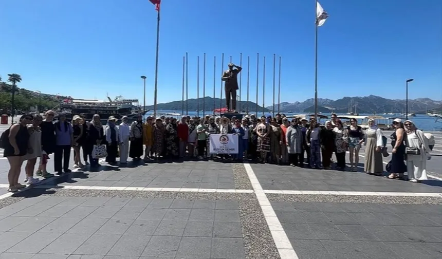 Denizli'de yüzme öğrenen kadınlar ilk kez denizle tanıştı