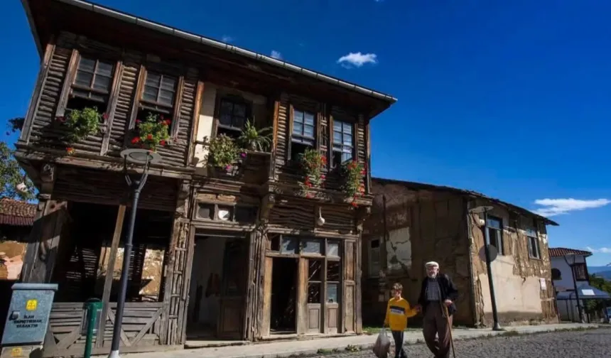 Gölcük Saraylı'nın simgelerinden tarihi bina restorasyona hazırlanıyor