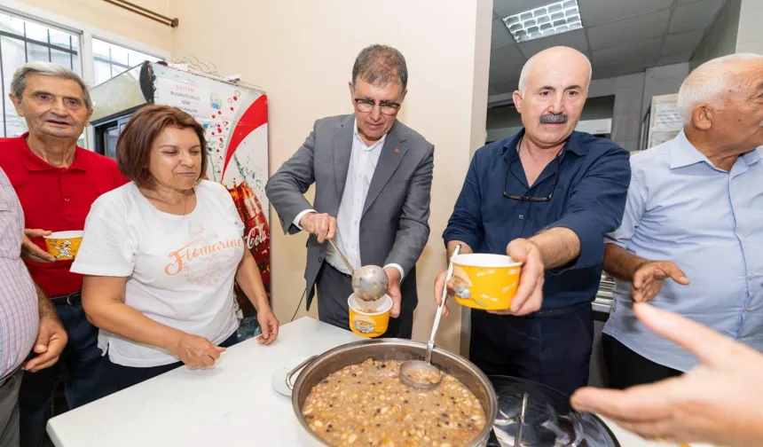 İzmir'de Başkan Tugay bereketi paylaştı