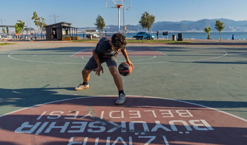 İzmir'de sporun önündeki engelleri kaldırıyor