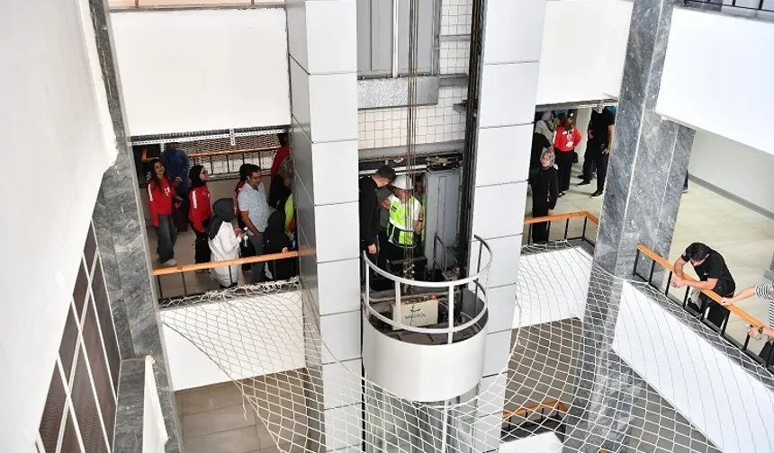 Kayseri Büyükşehir'den asansörden kişi kurtarma eğitimi