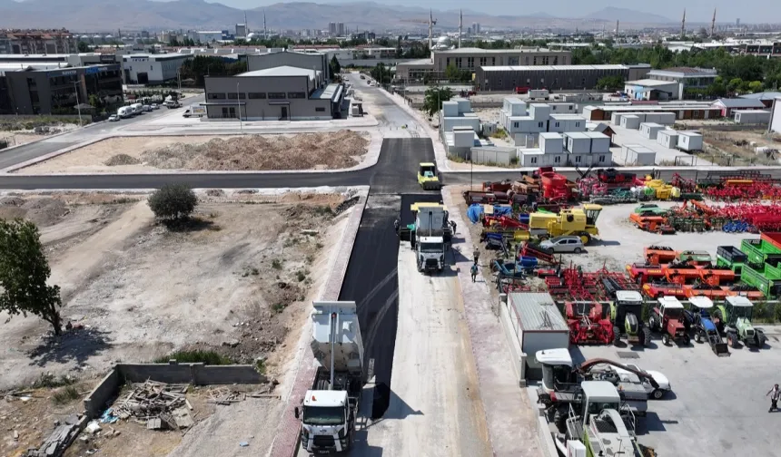 Konya Karatay'da asfalt mesai sürüyor