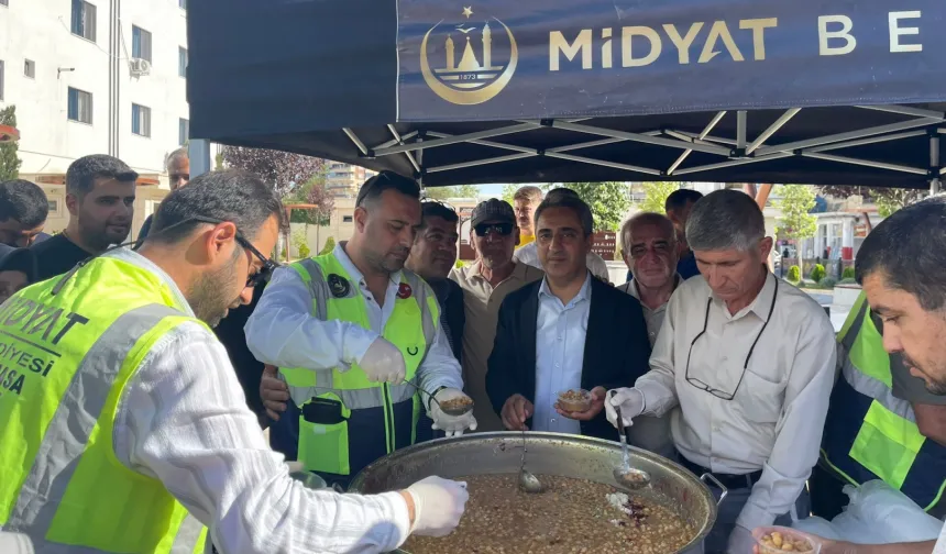 Mardin Midyat’ta aşure ikramı