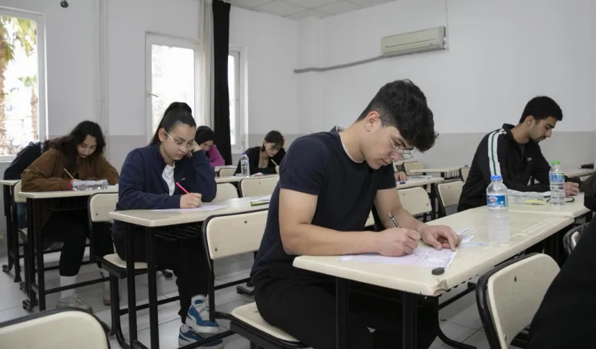 Mersin Büyükşehir’den gençlere eğitimde tam destek