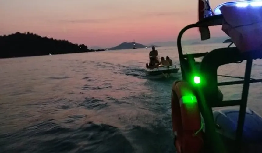 Muğla Fethiye’de makine arızası yapan tekne kurtarıldı