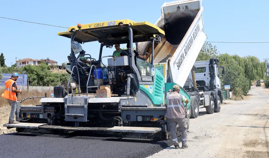 Sakarya Kaynarca’da asfalt mesaisini sürdürüyor