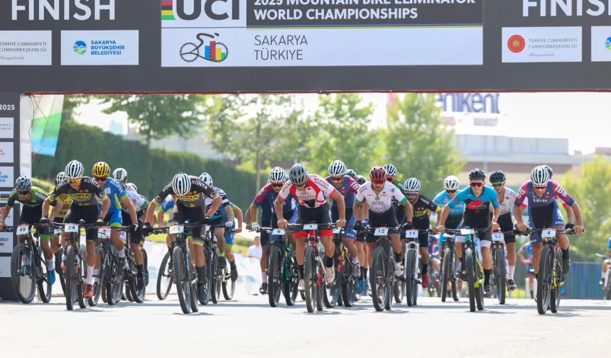 Sakarya'da nefes kesen şampiyona; Genç pedallar zirve için yarıştı