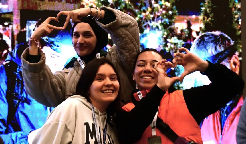 Balıkesir'de 'Avlu Gece Oryantiringi' renkli görüntülere sahne oldu