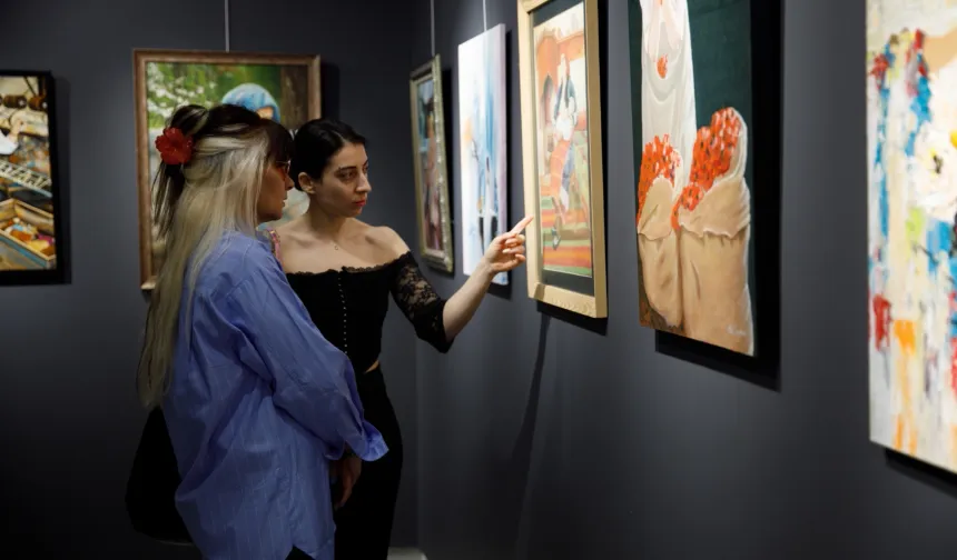 Bursa'da kadınların ışığı tuvalde hayat buldu