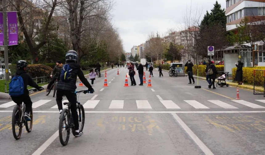 Eskişehir'de 'Arabasız Pazar' yoğun ilgi gördü