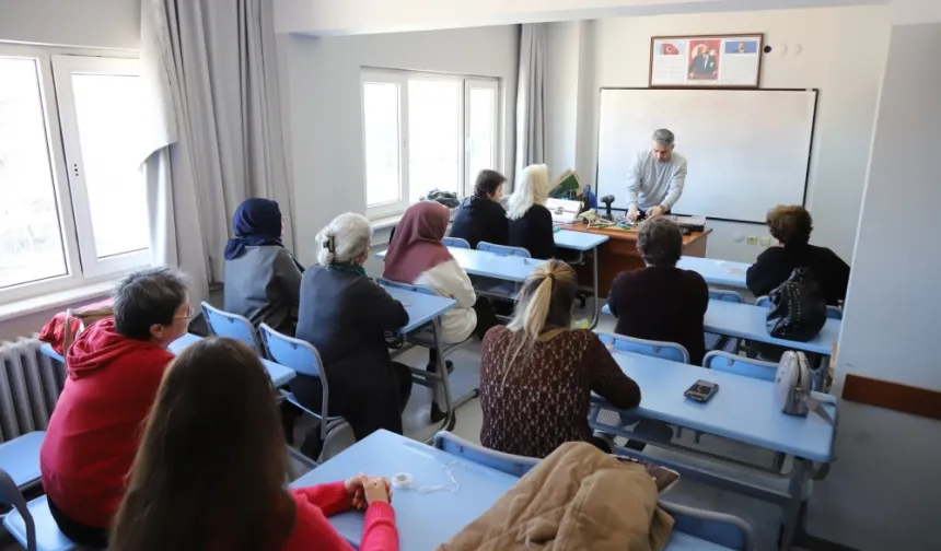 Eskişehir'de kadınlara evde tamir kursu tamamlandı