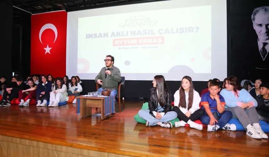 Gaziantep'te 'İnsan Aklının Sırları' söyleşisi yoğun ilgi gördü