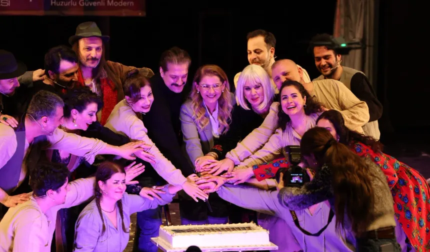 İstanbul Bakırköy'de sahne çiçek bahçesine dönüştü