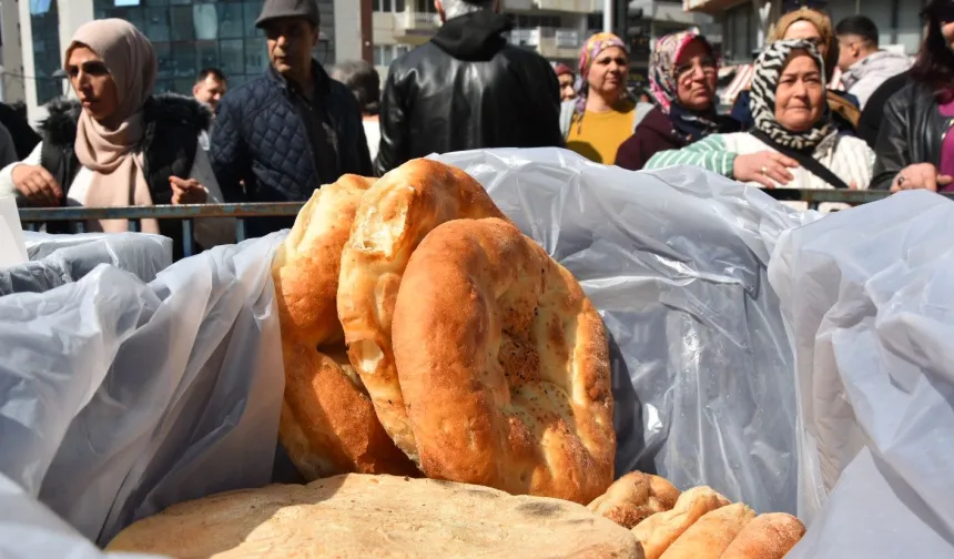 Manisa Gördesliler'den iki saatte 2 bin pide