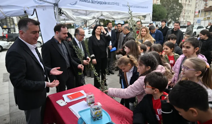 Manisa'da atık piller toplanıyor, fidanlar toprakla buluşuyor