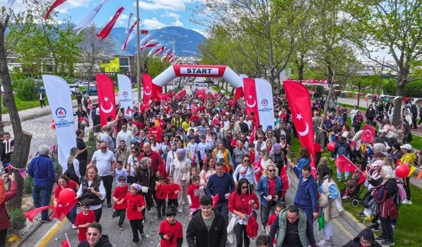 Denizli'de 23 Nisan Coşkusu çocuk koşusuyla başladı