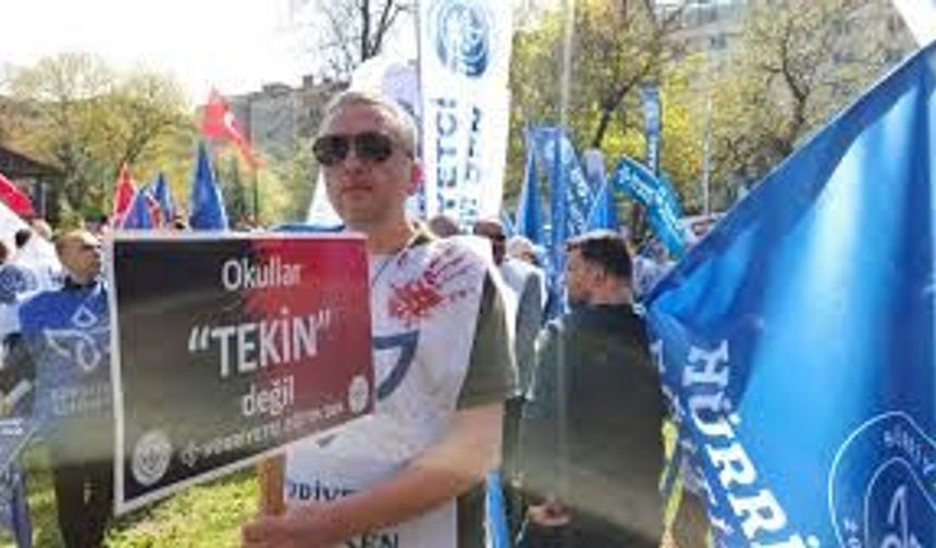 ‘Tarikatın bakanı Yusuf Tekin istifa’