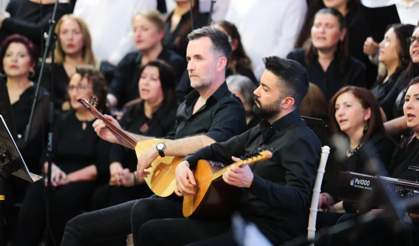 İzmir Aliğa'da Aşık Veysel Türküleri yankılandı
