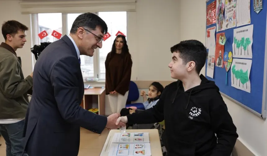 Kütahya'da Başkan Kahveci'den 'özel eğitim' ziyareti