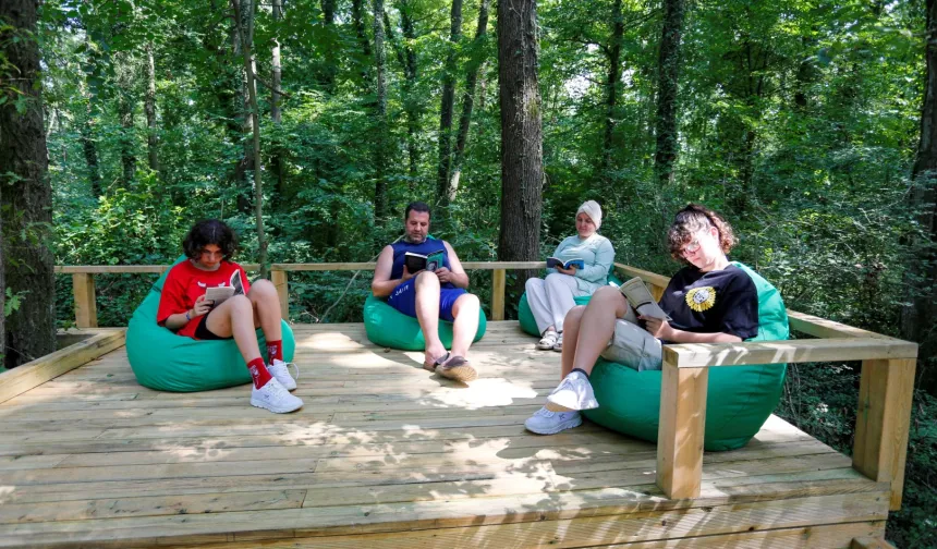 Orman Kütüphanesi'nde okuma keyfi bambaşka