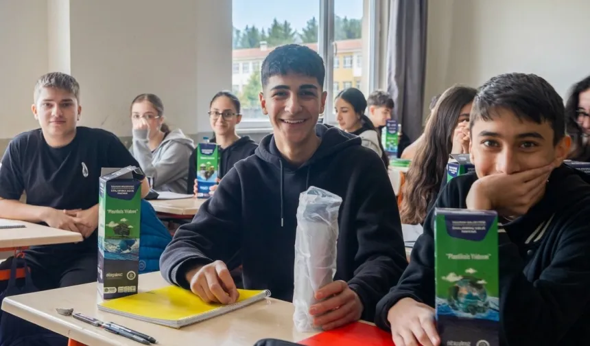 Yıldırım'da plastiğe fren: 31 okula arıtma, 32 bin öğrenciye matara