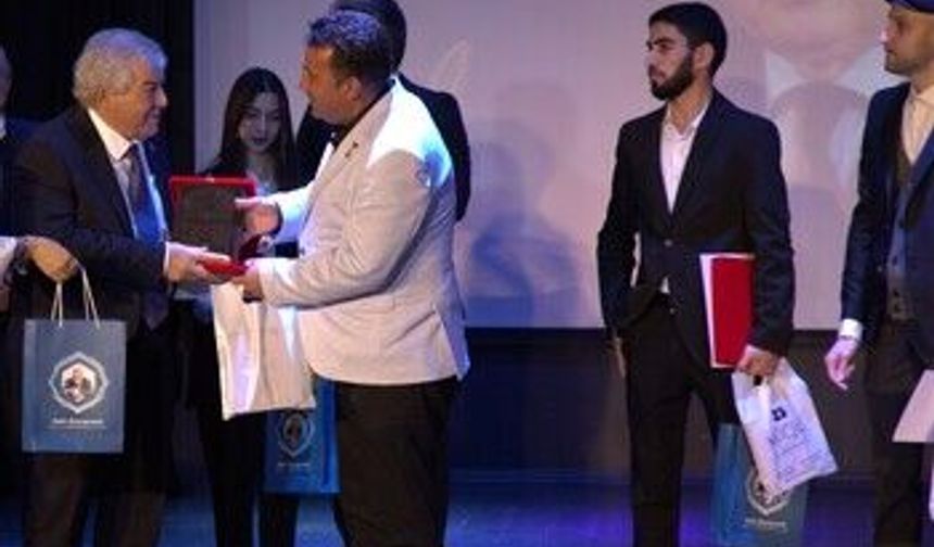 KARAMAN’A ULUSLARARASI EDEBİYAT ÖDÜLÜ: AZERBAYCAN’DA İKİNCİLİK BAŞARISI