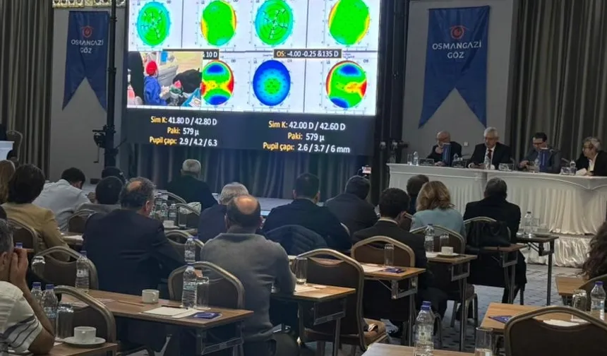 Bursa'da 50 profesörden canlı göz ameliyatı şovu