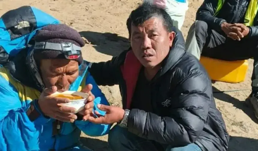 Everest’te  öldü sanılan rehber buz yiyerek hayatta kalmış