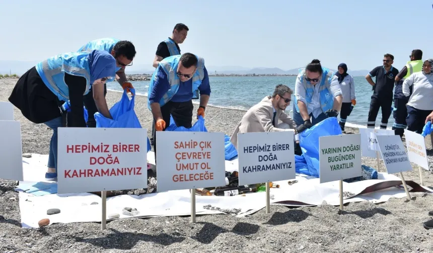 Balıkesir'de Deniz Çöpleri İzleme Programı ile kıyı temizliği yapıldı