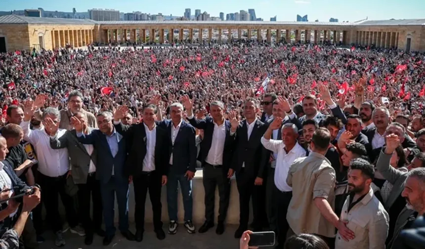 'Özgür Özel Yeni Parti mi Kuruyor? 'Tarihi Netleşti, 106 Vekil Katılacak' İddiası