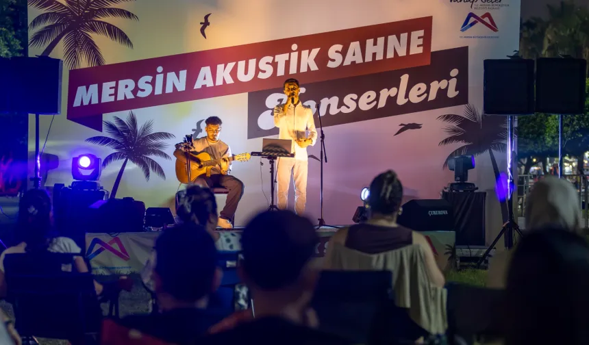 Akustik sahne yaz akşamlarına ritim katıyor