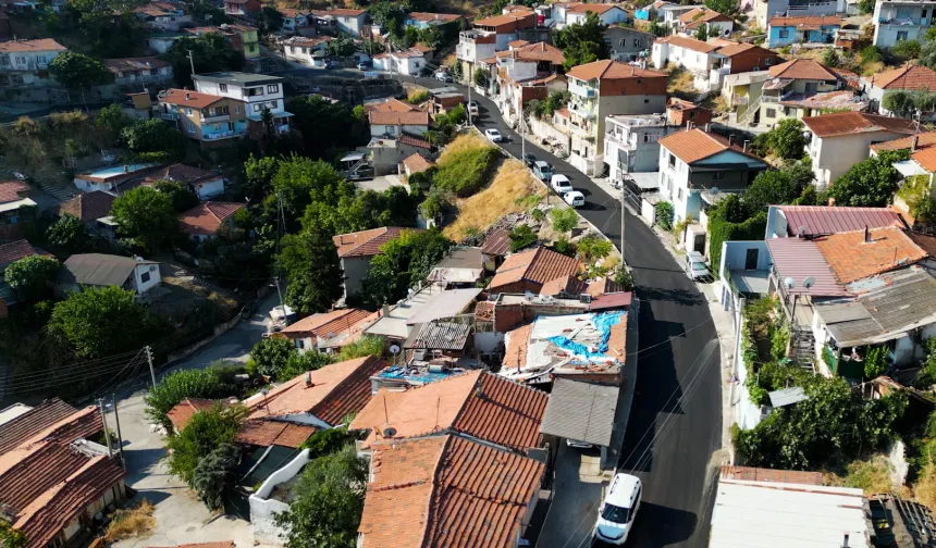 İzmir Narlıdere'de asfalt seferberliği sürüyor