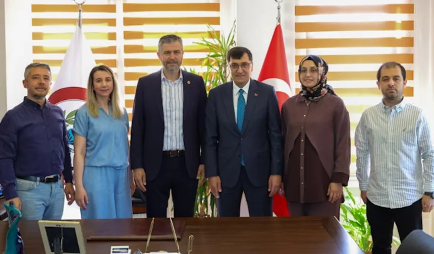 Kütahya'da Başkan Kahveci'den Eczacı Odası'na ziyaret