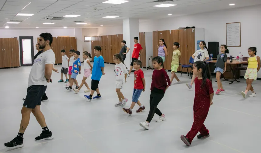 Mersin Büyükşehir'den çocuklara halk oyunları kursu
